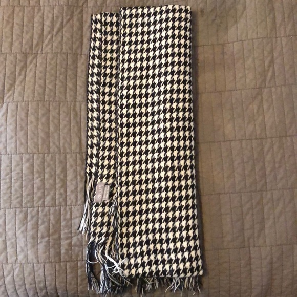 dELiA*s Accessories - Houndstooth Scarf
